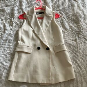 Cream Zara sleeveless blazer
